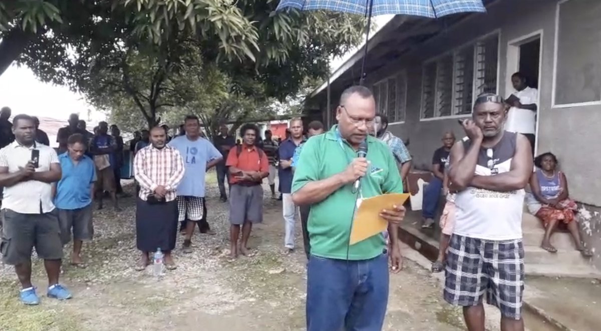 A large crowd gathered again in Auki this morning to hear Suidani speak He said "Sogavare is taking actions to please China"."We are trying times but I can assure you we will be set free". Volatile tit-for-tat now unfolding in Solomon Islands. CC  @CainTess  @stephendziedzic