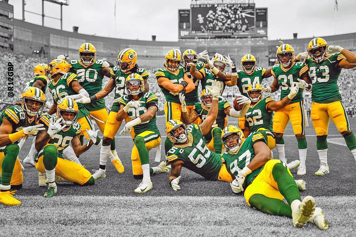 FirstAndGoalpod's tweet image. Look forward to a lot more #DTrain 🚂 photo ops this season! #PackersNation #GoPackGo #BrawlNetwork #Brawllers