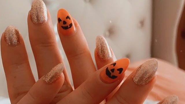 GelishMINI's tweet photo. It’s fall ya’ll! What are you most looking forward to? Nails by @tinytangerines 🎃🍂 #GelishMINI #GetGelish #FallNail #DIYMani #AtHomeMani https://t.co/EnAuMktISZ
