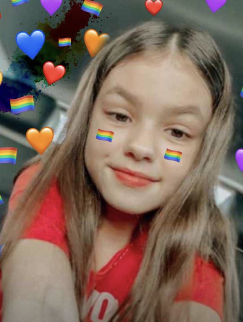 CanceladoraM's tweet photo. vocês passam pano? acham que ela mudou? e o que acharam sobre as atitudes dela e da mãe? espero que todo mundo tenha achado o ridículo,essa menina tem que aprender a ter respeito e a mãe também! #fran2 #maitehomofobica https://t.co/LQ3rZC3sz7