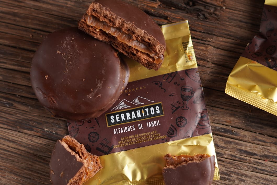 MilelaTanAlfaj's tweet photo. En #Tandil se hacen los alfajores más ricos !!! 
#mileladistribuidor los lleva a todo el país!! 
#serranitos el sabor único !! No te quedes sin probar 😍😍 https://t.co/HWtr3p6UK3