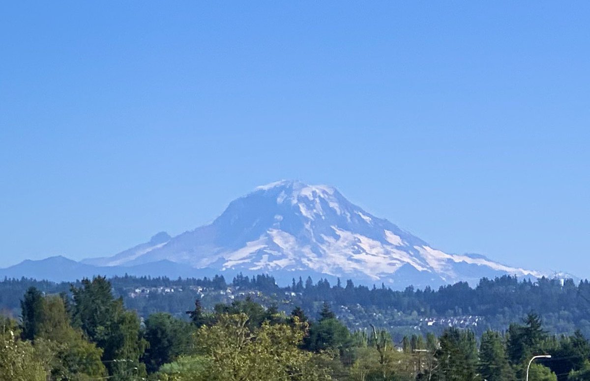 DianaMarguerite's tweet photo. Sheโs always a beautiful site.๐๐ฒ
#MtRainier #MountainIsOut #SeptemberSunday #PNW https://t.co/7Y7PY1eTVc
