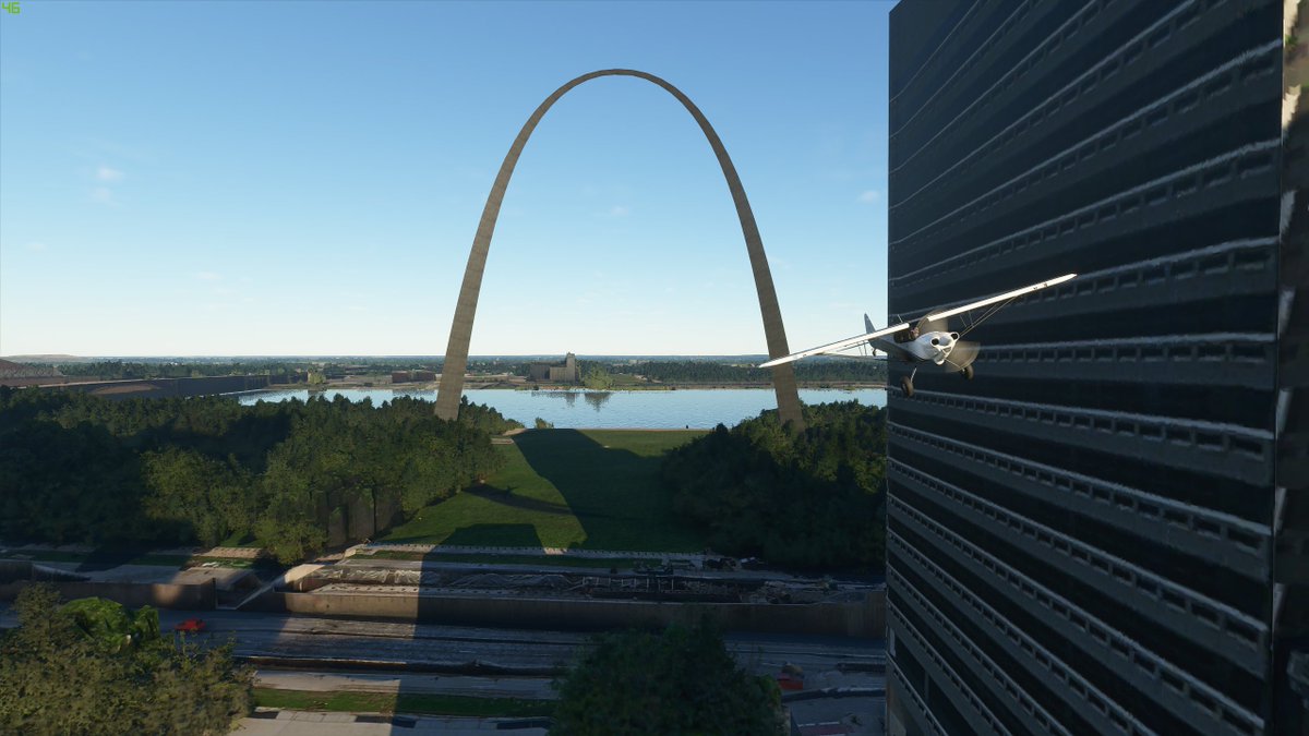 and finally its time for the main event. you can indeed fly under the gateway arch, which looks great