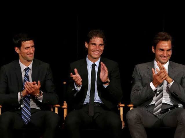 Carlitostennis's tweet photo. First time the Quarter Finals at a Grand Slam won’t have any of the big 3 since 2004 Roland Garros!!! 😮 

#USOpen #djokovicdisqualified #djokovic #Federer #Nadal #tennis @bgtennisnation @ChrissieEvert @PatrickMcEnroe @Babsschett @sabatinigabyok https://t.co/9qQJms8Wsx