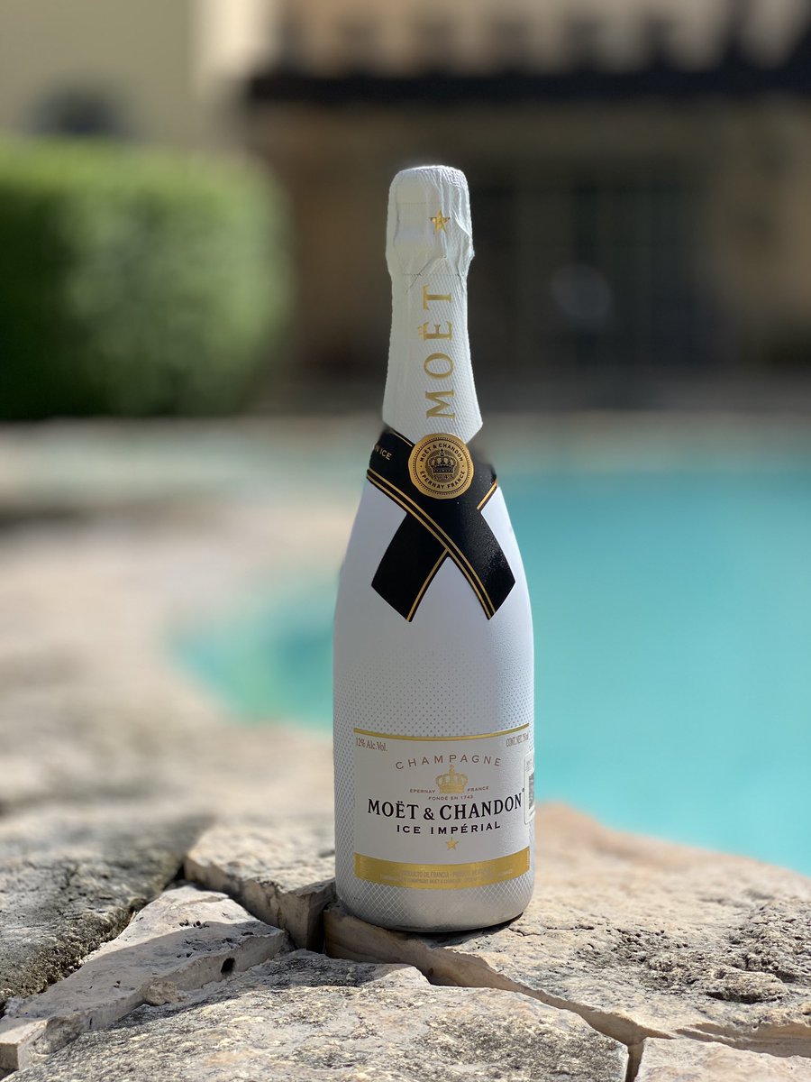 ginasommelier's tweet photo. Qué tal un #Champagne #moetice para este calor ? #moetmoment @moetchandon https://t.co/YTiWenxhGS