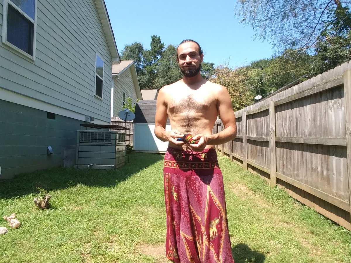 cosmekal's tweet photo. Pics from my glows and meditations today 😸🌤🌈 #magickman #cacao #hatha #yoga #meditation #sunlove #myenergy #radiantlove #joy https://t.co/Rw7Tss0zMw