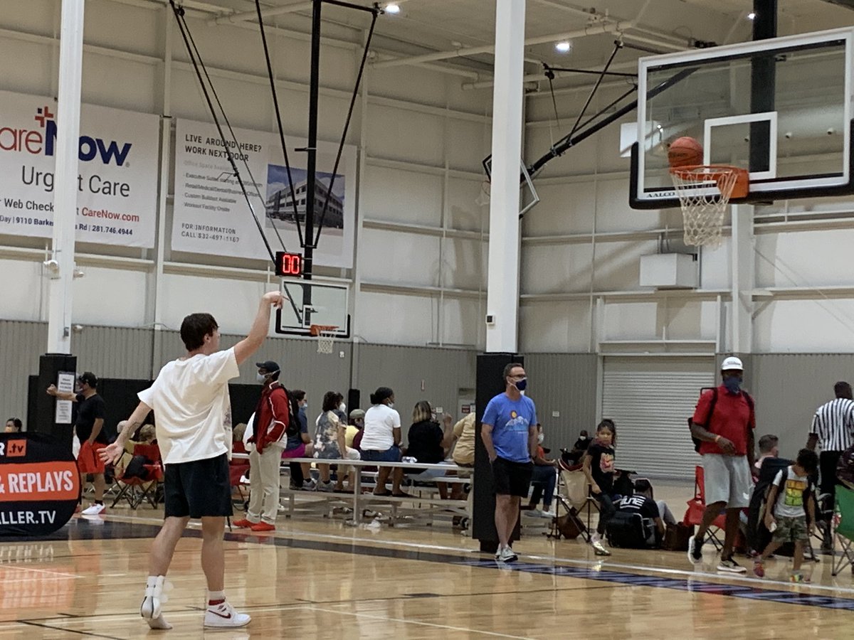 JenniferGrimes0's tweet photo. Couldn’t be prouder of the @ProSkillsSATX 2021’s after a great weekend of hoops @ the @BigfootHoops Kingwood Classic! Coming home with some nice hardware 🏆 A rolled ankle kept @Jdotgrimes1 benched day 2, but he made sure to keep the energy up on the bench every possession 💪🏼🏀 https://t.co/B628SkPRPi