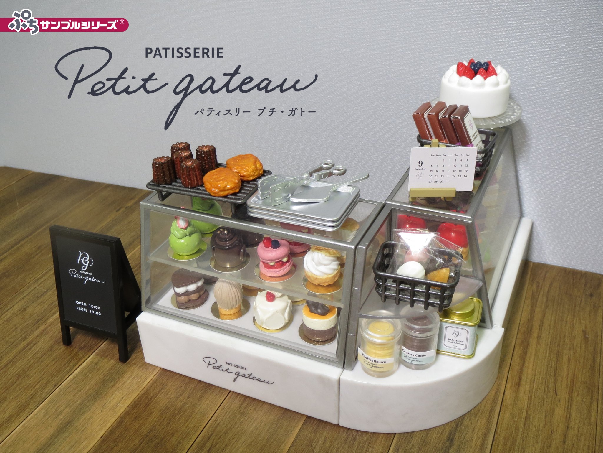 株式会社リーメント公式 9月21日発売予定 ぷちサンプルシリーズ Patisserie Petit Gateau 全種セットを2セット贅沢に使ってディスプレイしてみました 横に並べて見応えのあるショーケースに L字型に並べることもできちゃうよ T Co