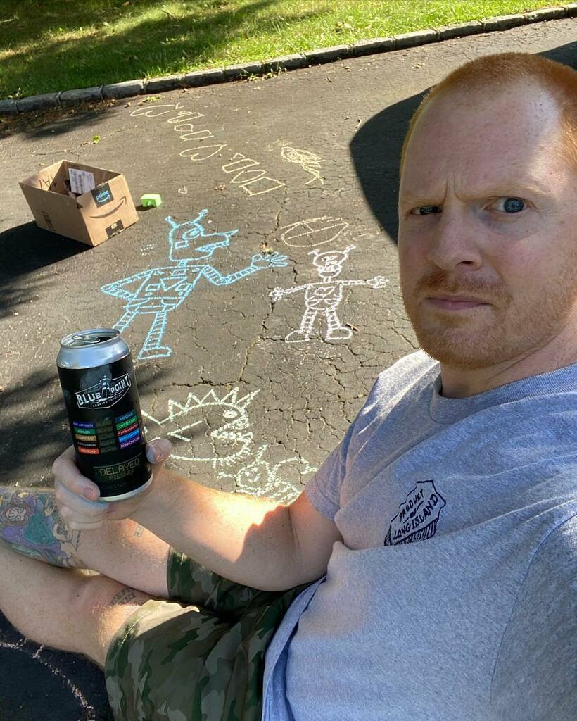PatrickBenedict's tweet photo. #suckballsunday done right. @suckball with @bluepointbrewing Delayed Pilsner, chalk drawings, and his comfy @incendiaryhc tee.
#benedictbeerblog #beerselfie #menofcraftbeer #incendiary #bluepointbrewing #longislandbeer #patchogue #coram #suckballsunda… https://t.co/VCIpt70uSe https://t.co/0UKztjhJg3