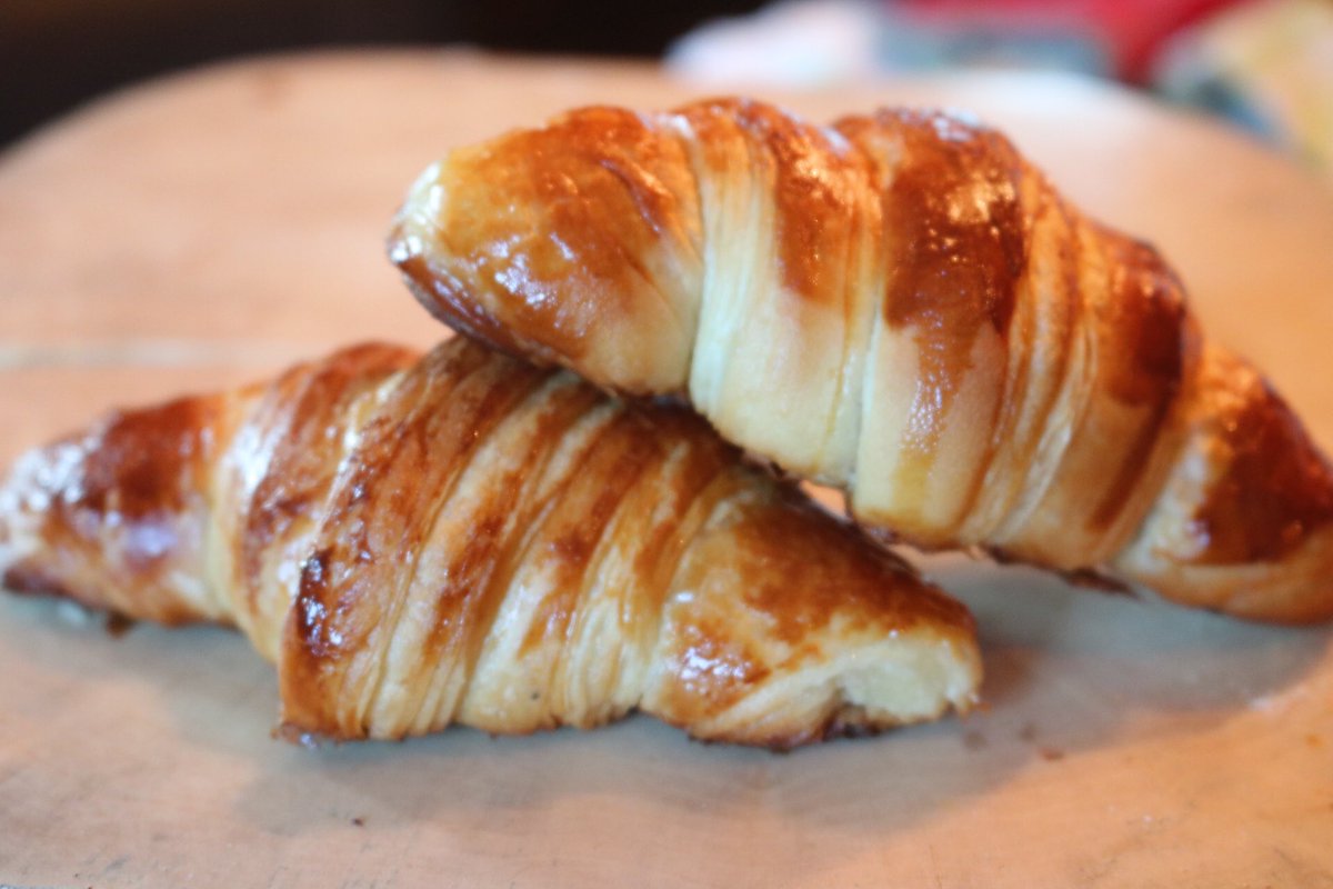 murraybakes1's tweet photo. Croissants and pastry baskets filled with apricot and almonds . @lacuisineparis #frenchpastry 
#thebakefeed #instafood #omnomnom #instagood #madefromscratch #canadabaking #homemade #goodeats @cbcbakingshow #bakersofinstagram #bakersgonnabake #bakedgoods #baker #torontobaker https://t.co/Rm1QBnDjbG