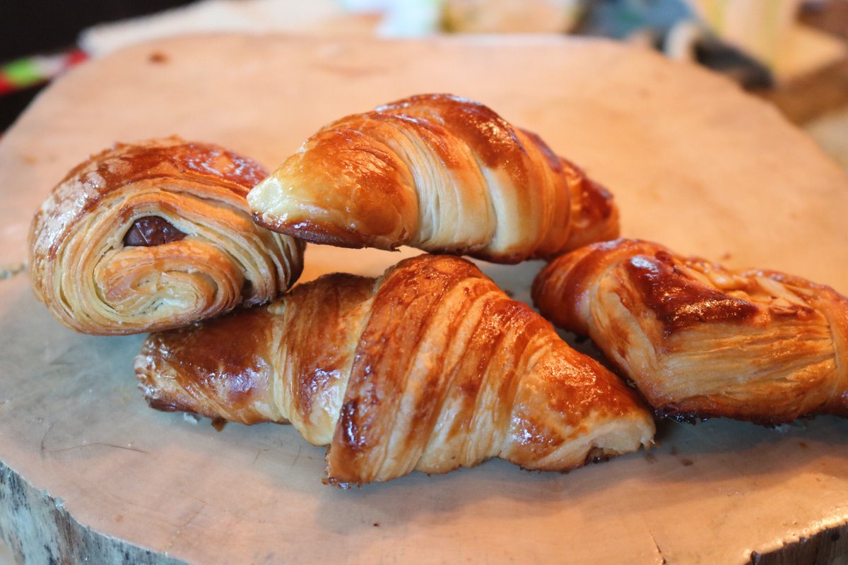 murraybakes1's tweet photo. Croissants and pastry baskets filled with apricot and almonds . @lacuisineparis #frenchpastry 
#thebakefeed #instafood #omnomnom #instagood #madefromscratch #canadabaking #homemade #goodeats @cbcbakingshow #bakersofinstagram #bakersgonnabake #bakedgoods #baker #torontobaker https://t.co/Rm1QBnDjbG