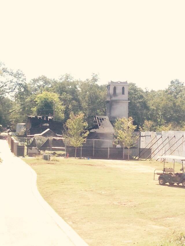 BrianCastrillo2's tweet photo. 2014 @WalkrStalkrCon #stuffandthangs do you recognize that house? Itโs the 1 house #carlgrimes @chandlerriggs stayed at for awhile #puddinghouse ๐ #vote for me in @SQUAWKING_DEAD #ultimatefan #Competition click on link & #vote option (G) ๐ https://t.co/1HDJCNPlPx ๐ #TWDFamily https://t.co/QSZ3rBd4t8