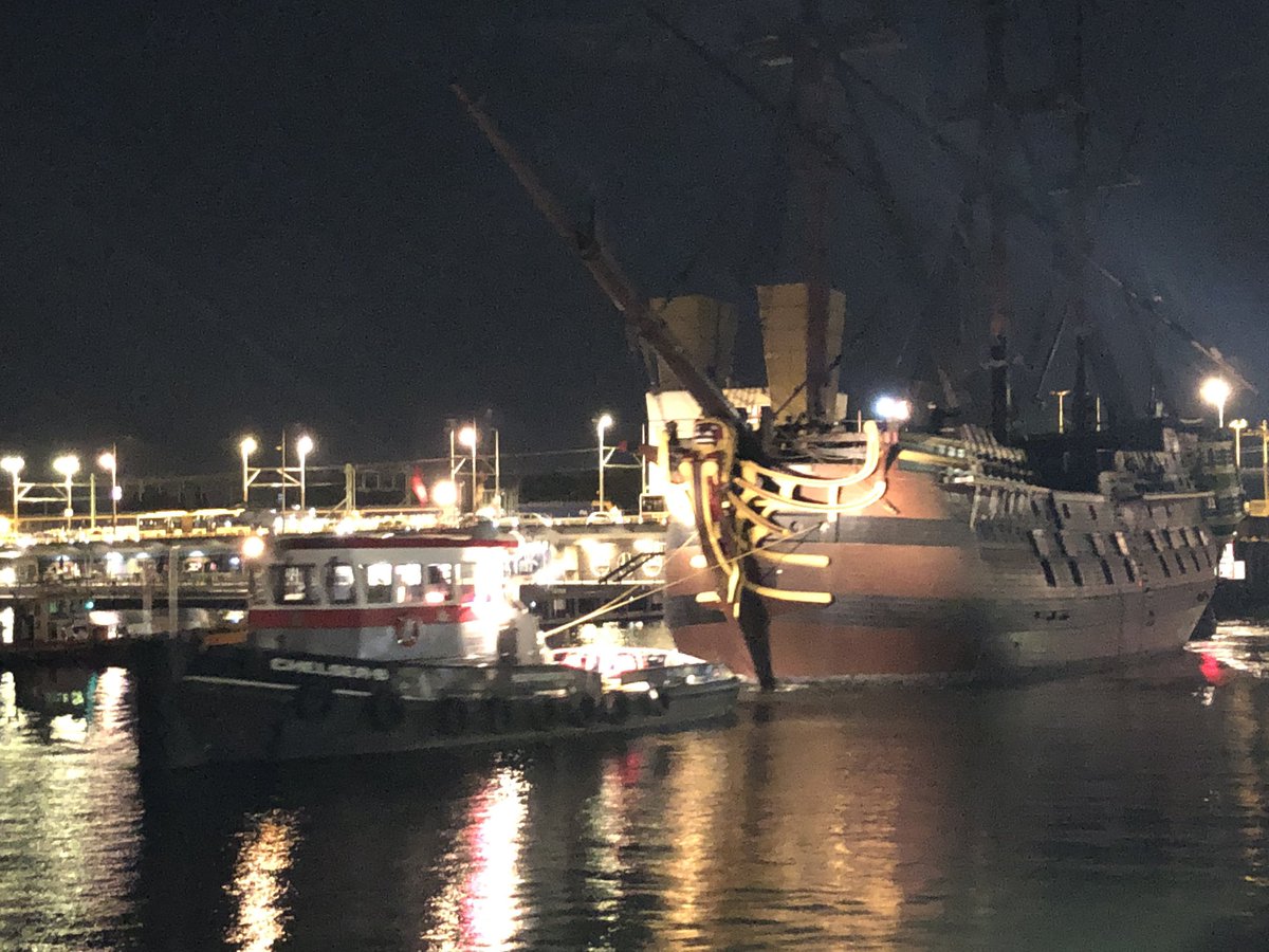 Corsaro_zw's tweet photo. #deAmsterdam door de Oosterdoksbrug naar @damen #shipdock in #Amsterdam voor 10 jaarlijks onderhoud. Leuk zo in de #nachtdienst https://t.co/23lx90Qv4u