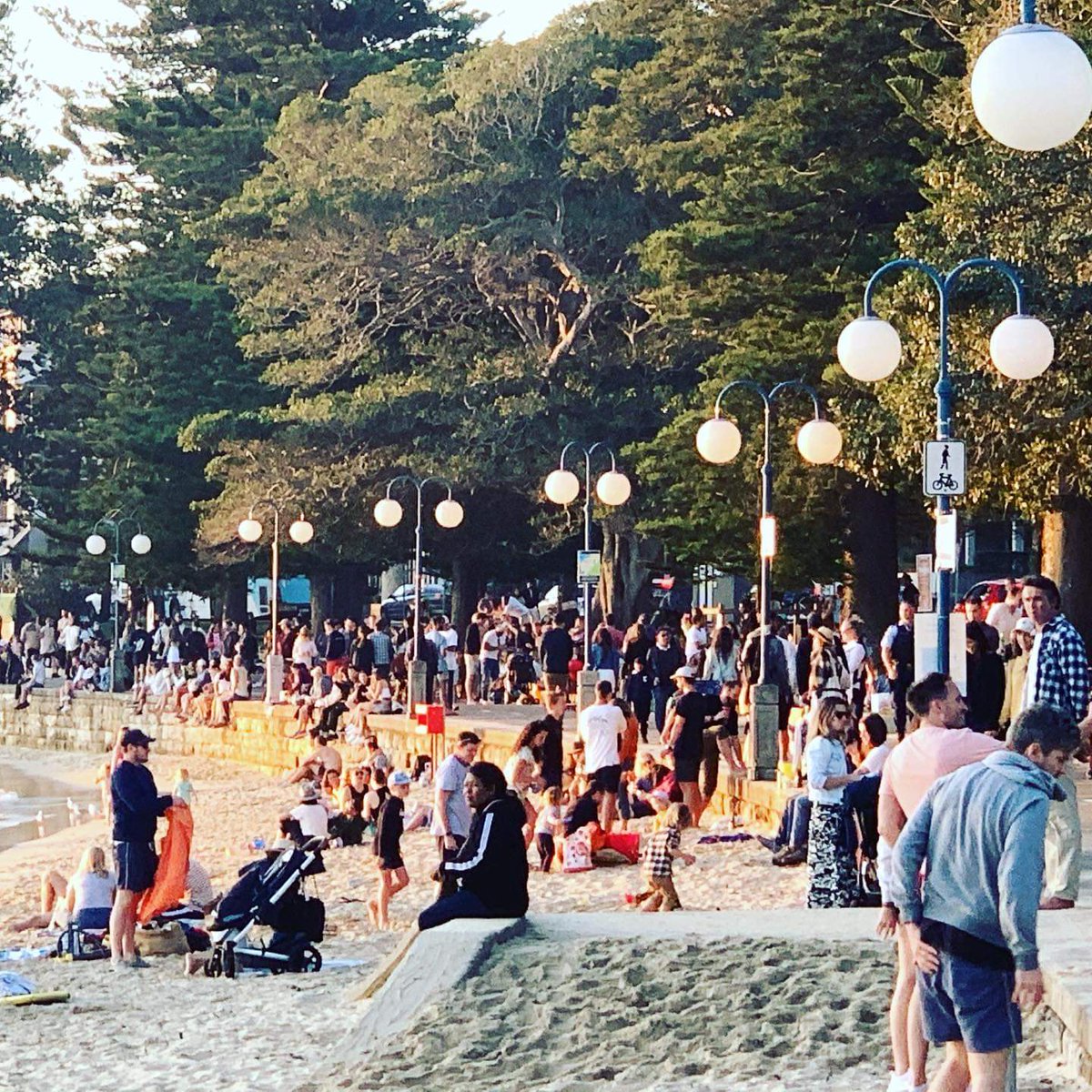 mstef_73's tweet photo. @mmmhotbreakfast @DanielAndrewsMP This photo taken by a friend last week in Manly, Sydney. They have active cases. Ive been concerned for some time that it may get out of control there but it hasnt. What are they doing differently? https://t.co/aPkK5pY0E4