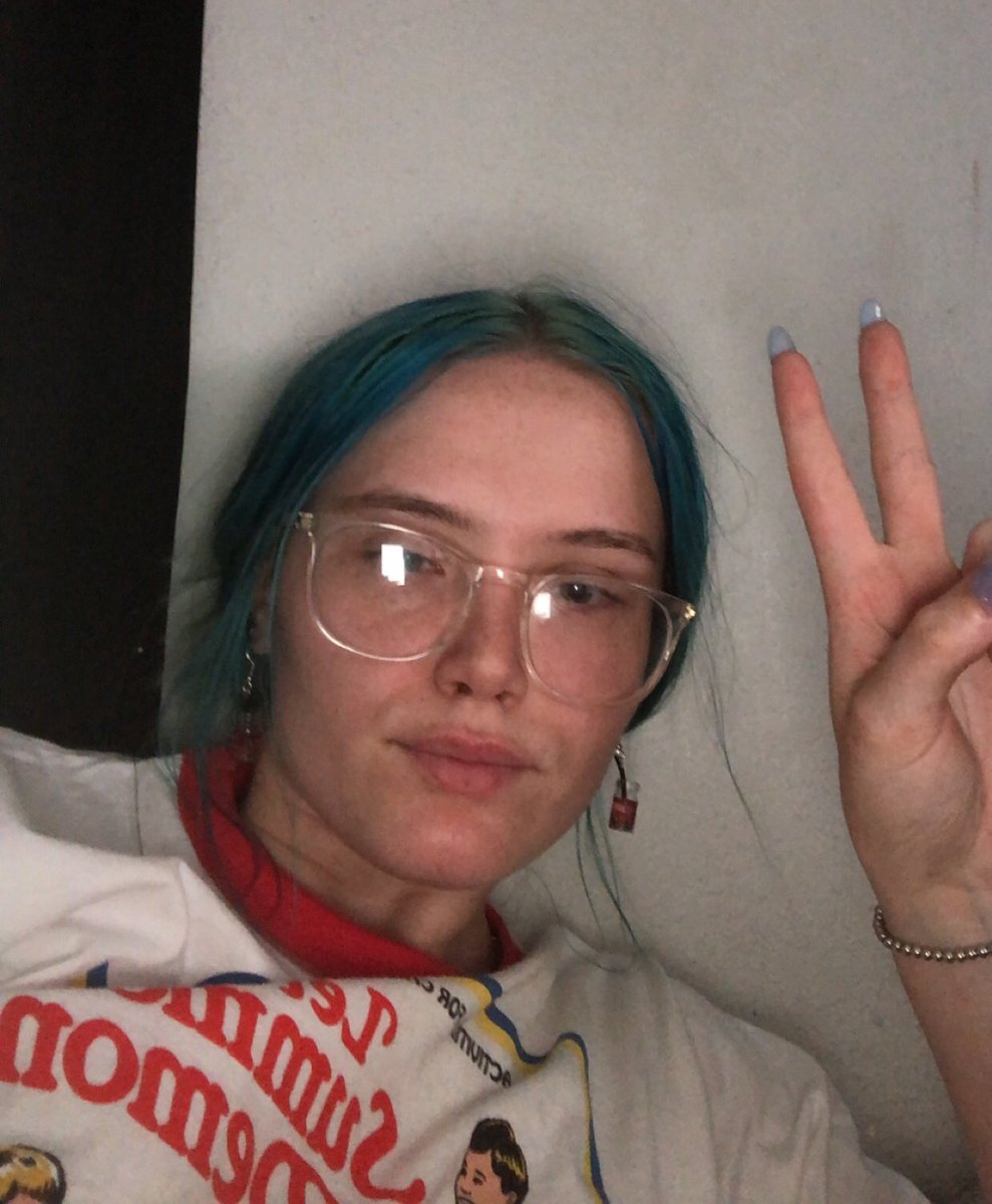 urfavlexbian's tweet photo. anyways my hair is blue https://t.co/CnBF3XgNnm