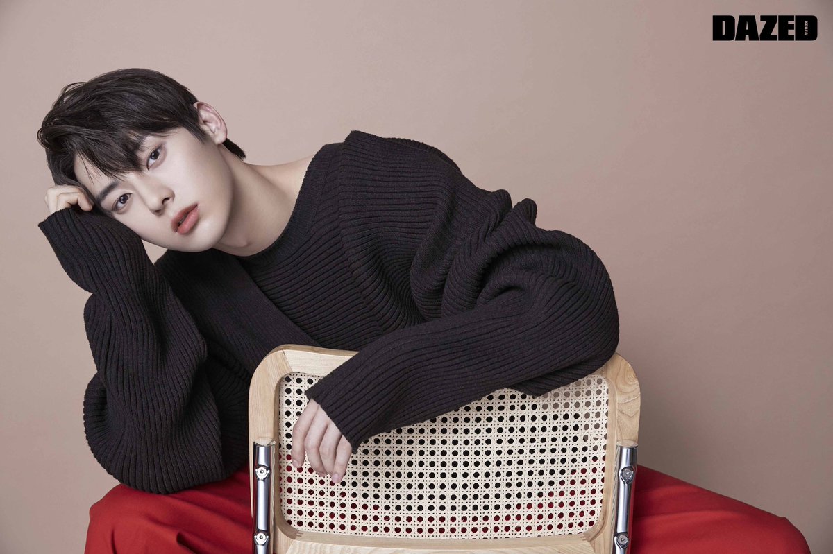 DazedKorea's tweet photo. OPTIMUS HWANG
오늘을 긍정하고, 내일을 꿈꾸는 황민현과 글로벌 뷰티 브랜드 랑콤이 <데이즈드>의 우주에서 만나 탄생한 이토록 찬란한 순간.

#황민현 #HWANGMINHYUN #랑콤 #LANCOME

더 많은 화보와 기사는 <데이즈드> 뉴 시즌 에디션호에서 만나볼 수 있습니다. https://t.co/1gKnt5LAKu