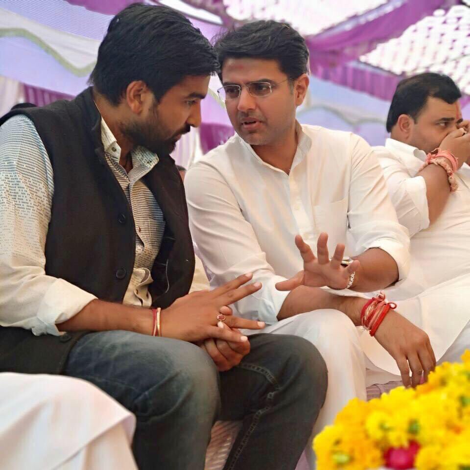 AbhimanyuP00NIA's tweet photo. मेरे नेता मेरे आदर्श मुझे राजनीति के वास्तविक स्वरूप का ज्ञान करवाने वाले जन-जन के लाड़ले युवा ह्रदय सम्राट आदरणीय सचिन पायलट साहब को जन्म दिवस की हार्दिक बधाई व शुभकामनाएं। @SachinPilot                
              #HBD_SachinPilot https://t.co/FDmdiRpo6S