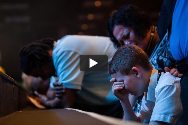 We have prayed for every neighborhood in Chicago over the last 40 days. Today we close in strategic prayer for the Church. Pray for disciples across Chicago to be vessels in replacing darkness with the light of Jesus. Watch and pray here: prayercast.com/christianity.h…