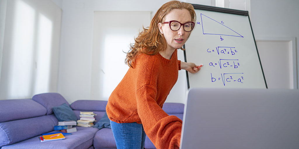 VicGovDE's tweet photo. Free graduate certificate courses in maths and science education for out-of-field Victorian government school teachers are available. Courses will be delivered in Melbourne or online, subject to advice from @VictorianCHO.

EOIs for 2021 are open now: https://t.co/YgDK4tzPqr https://t.co/X4xhcD1vXb