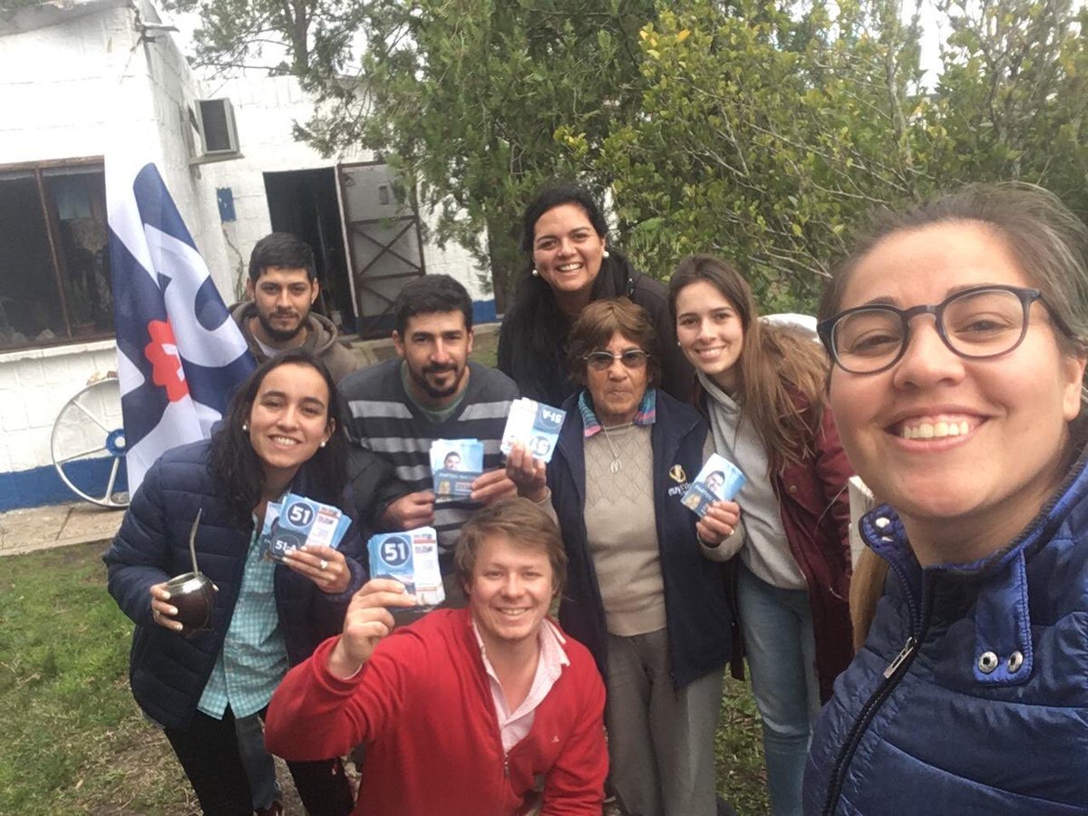 lpguichon's tweet photo. Gran tarde de militancia en Piñera- Beisso!! Salimos con las listas a la calle! 
#GuichonTeQuieroDePie https://t.co/HE9sBkPLA4