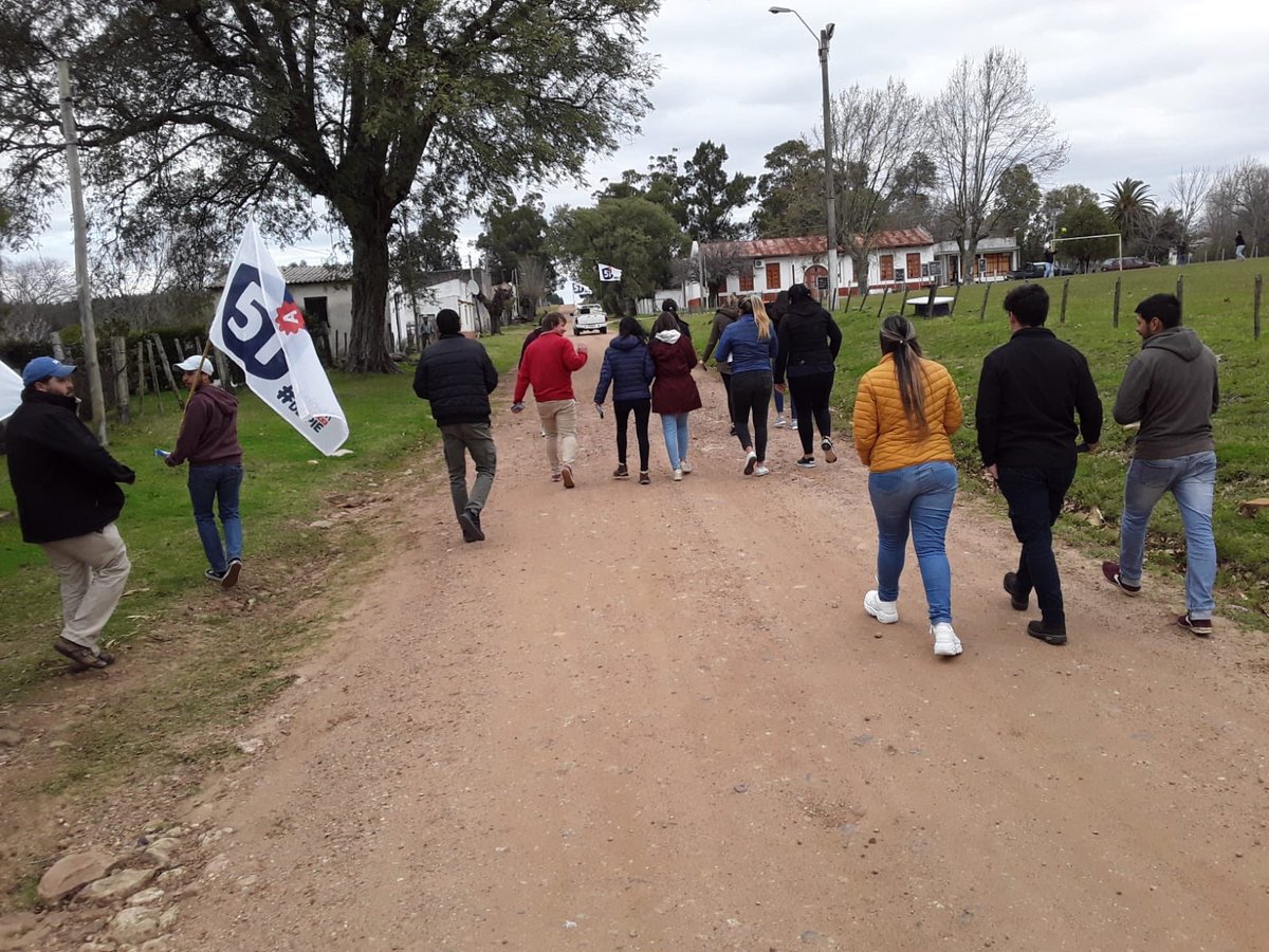 lpguichon's tweet photo. Gran tarde de militancia en Piñera- Beisso!! Salimos con las listas a la calle! 
#GuichonTeQuieroDePie https://t.co/HE9sBkPLA4