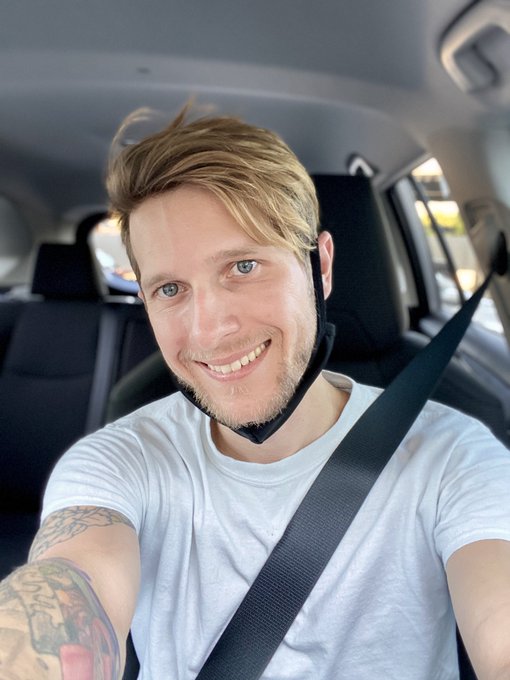 Going to meet some fam for early bday dinner since i&rsquo;m gunna be on the road for it and then pretty much<a href="/tag/newprofilepic"class="tags"><span>#newprofilepic</span></a>