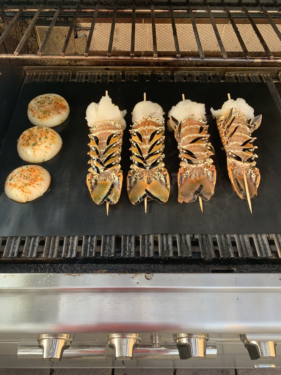 Mabbott915's tweet photo. #Dadsbegrillin   Don’t be scared of Whittinghams Lobsters. Delicious.  And I tried to pull the temp sensor out without my glove on. https://t.co/7BI2O28WIN