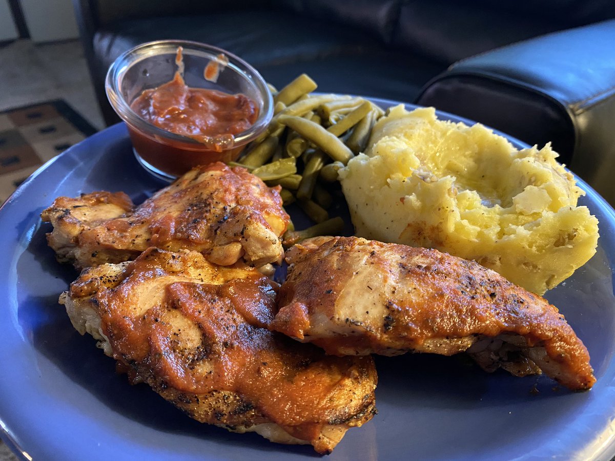 SeanAAnderson's tweet photo. Labor Day Weekend wouldn’t be complete for me without grilling! Grilled boneless/skinless chicken thighs with a homemade refined sugar-free BBQ sauce made with rsf tomato sauce, cajun seasoning, and ground cinnamon. #whatsfordinner #foodplan https://t.co/UaNWncFiUS