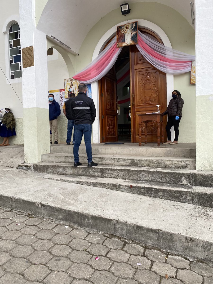 Se  realiza el operativo de control y distanciamiento en la iglesia central de la parroquia, para evitar la aglomeración de los fieles católicos. Autoridades que intervinieron Jefe Político, Teniente Político y Comisarío Nacional del cantón San Fernando.