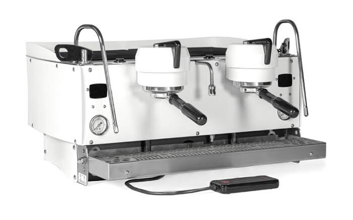 Oyatsuya Sun オヤツヤサン エスプレッソマシンは Synessoのs0 グラインダーはmythos Oneです