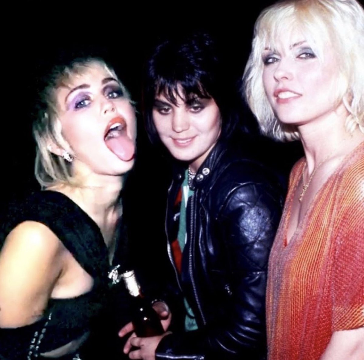 MileyCyrus's tweet photo. You can’t sit with us. 🖤 @joanjett @BlondieOfficial https://t.co/DfEt0IU8D0