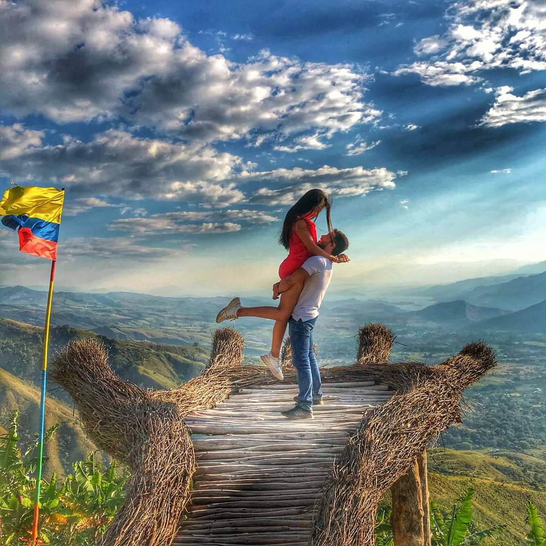 ViajandoPorCol's tweet photo. Montaña La Mano Del Gigante, Huila, Colombia. 🇨🇴 https://t.co/Mlv8BVha57