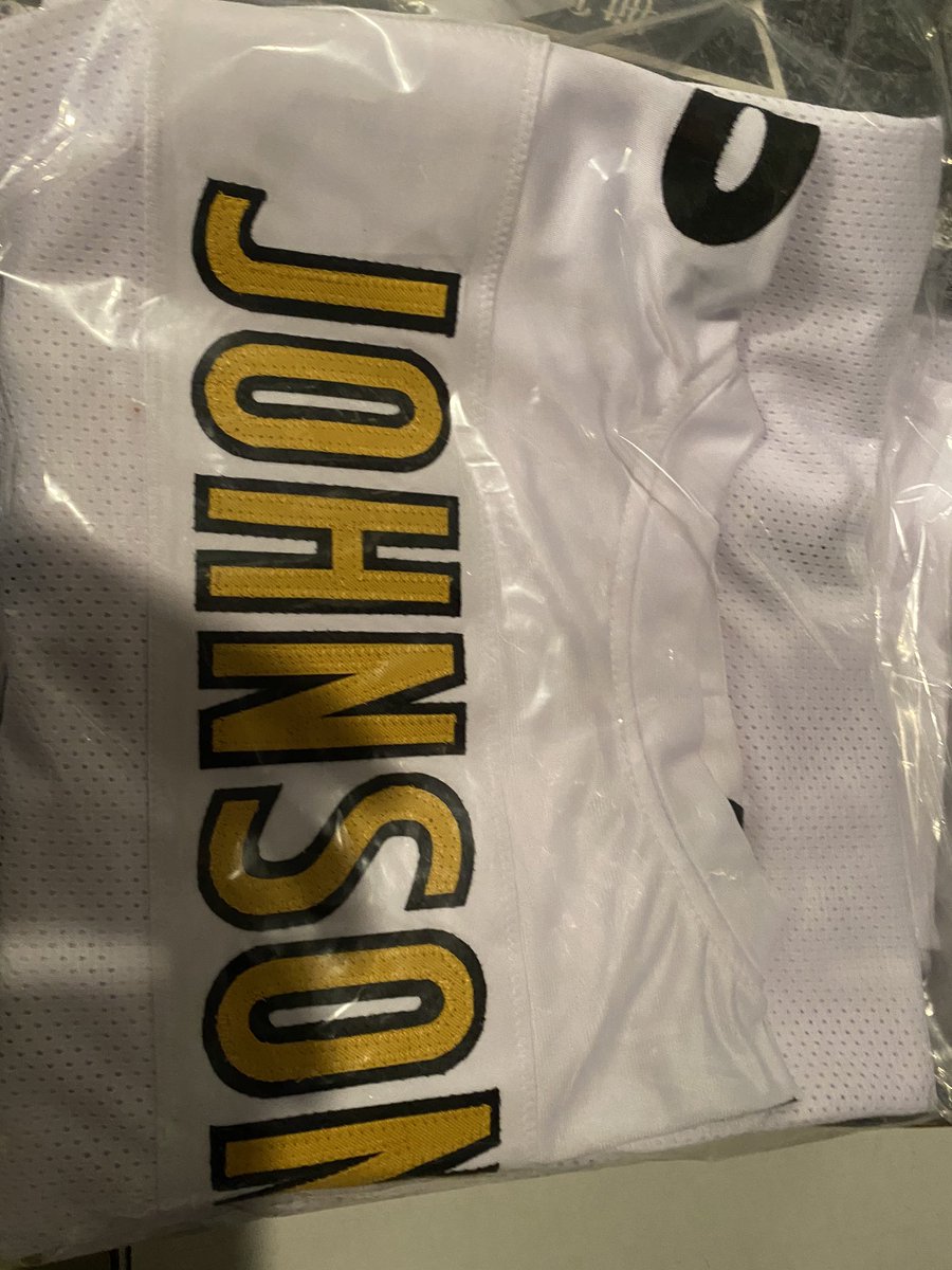 DuaneBPrattJr's tweet photo. Forgot to shoutout @CptXecution @champbreaks thanks for super fast shipping on jerseys I won now a total of five really six but that’s another story #NFL2020 #nfl #breakbox #Hobby #collectibles https://t.co/YdXmUGQIRH