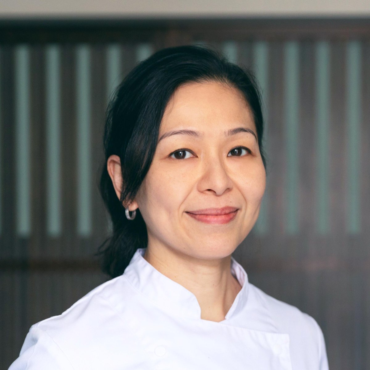 cloqu2's tweet image. Born and raised in #LosAngeles, California, chef Niki Nakayama committed to exploring new techniques, Niki embarked on a three-year working tour throughout Japan.

source/ n-naka.com

Follow us on 👉🏻👉🏼👉🏽👉🏾👉🏿 @cloqu2