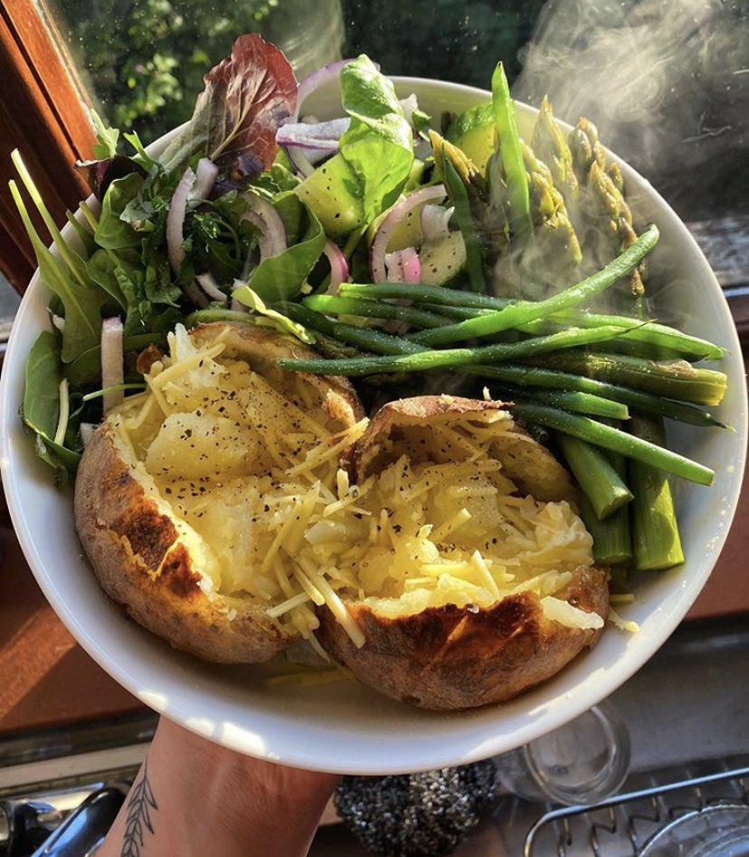 izzy_the_vegan's tweet photo. my food is GROWN not BORN!! 🌱 #vegan #govegan https://t.co/otKk57aqkq