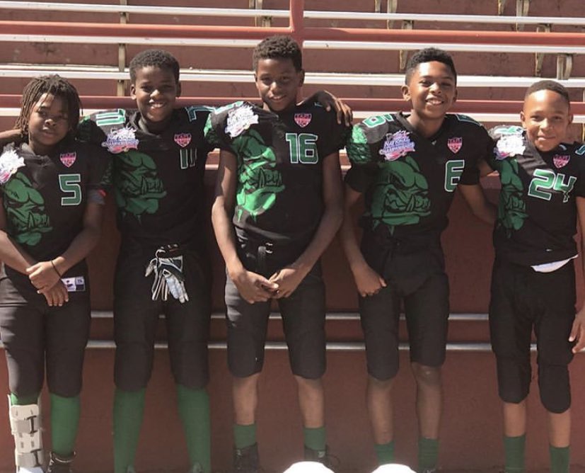 MyuRobertson's tweet photo. 🐶 Pound. One of the best teams I ever played on . @exodus_ayers @strat_shufelt @backerworks 
https://t.co/PKlMFUTjfp https://t.co/CP3PXl49s4