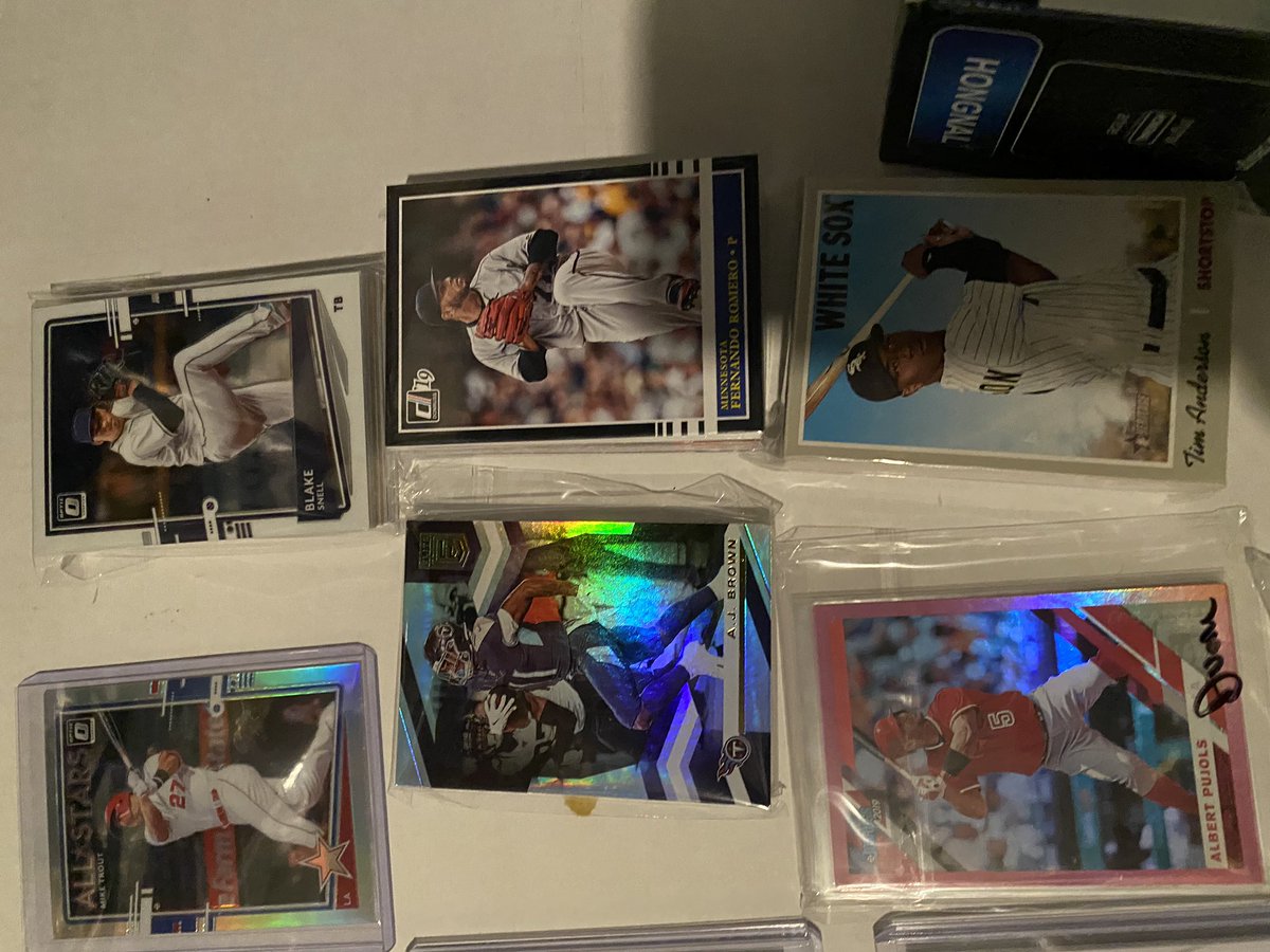 DuaneBPrattJr's tweet photo. Shout out @JETTliners thanks for pulling 🔥 in your breaks and free shipping. Ships base cards also #tradingcards #breakbox #football #BasketballCards #BaseballCards https://t.co/kXXOr7PUMr