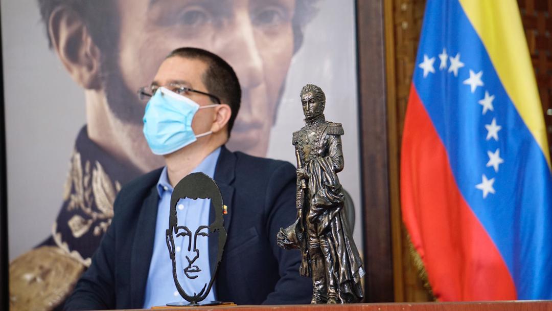 NicolasMaduro's tweet photo. En el marco de la videoconferencia con pueblos y amigos del mundo, nació el Instituto Internacional “Simón Bolívar” para la Paz y la Solidaridad entre los Pueblos. Pido todo su apoyo para llevar la verdad de Venezuela a los cinco continentes, y con ella ganar la Paz de la Patria. https://t.co/bt46mhWEH7
