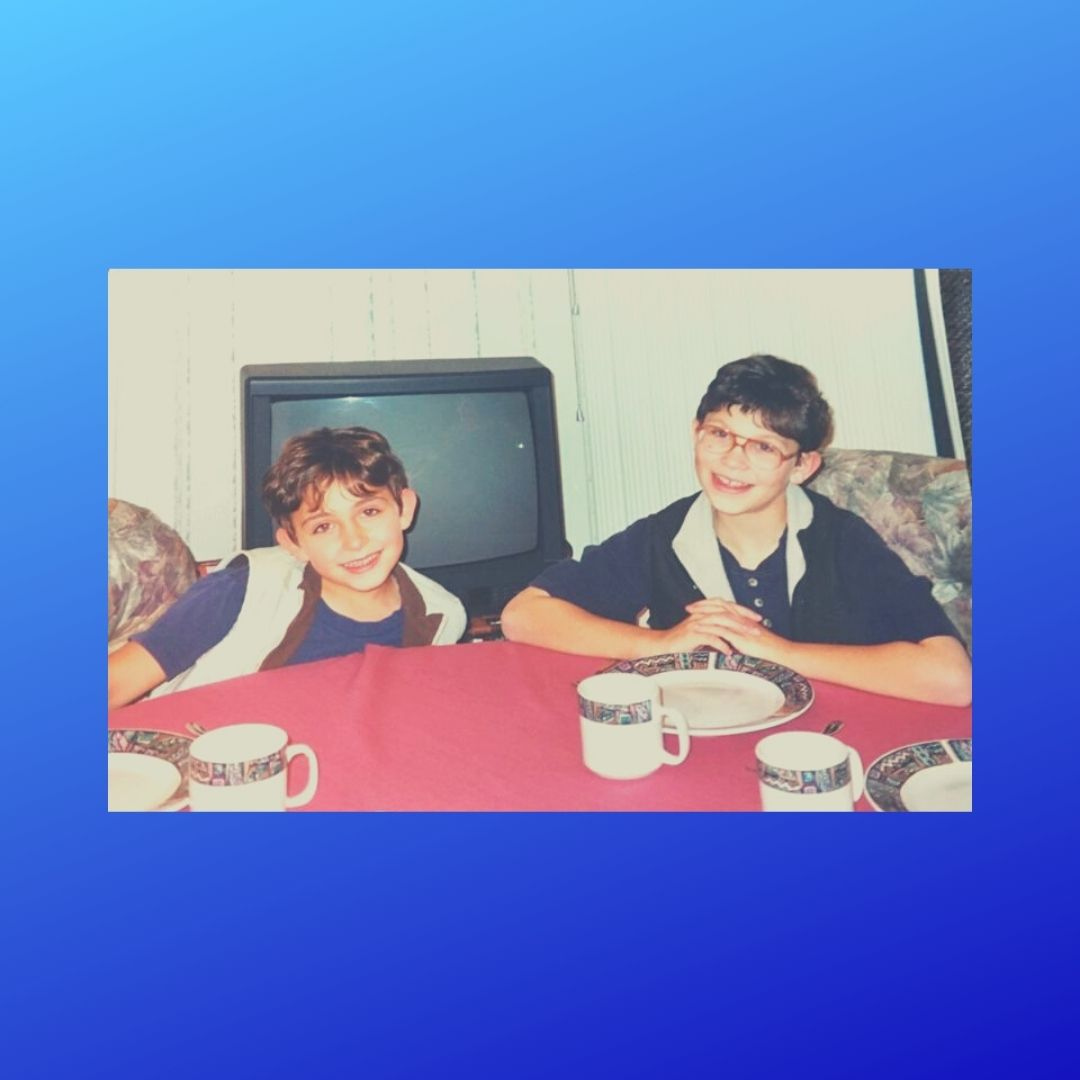 OMG time flies!! These are my kids when they were still young children, 22 years ago. 

I love you, sons.

#family #son #sons #children #happy #father #dad #daddy #daddyskids #kids #kid #table #meal #familymeal #Sunday

l8r.it/qy3c