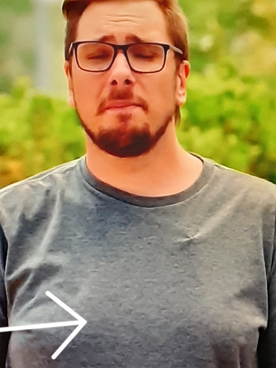 Checker_Wrecker's tweet photo. #90DayFiance #90DayFianceHappilyEverAfter
Look closely and you can see his bra outline under his shirt. 
🤮🤮 https://t.co/25DYobW1vf