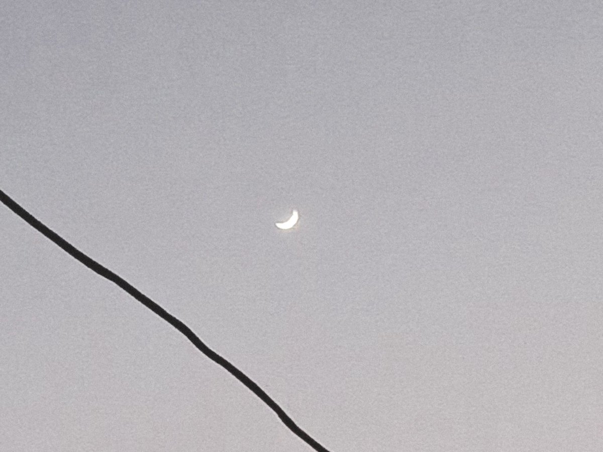 67Npk's tweet photo. 𝙰𝚝 𝚕𝚎𝚊𝚜𝚝 𝚕𝚘𝚘𝚔 𝚊𝚝 𝚝𝚑𝚎 𝚜𝚊𝚖𝚎 𝚖𝚘𝚘𝚗.
อย่างน้อยก็ได้มองพระจันทร์ดวงเดียวกัน🌙🌌

#แคปชั่นภาษาอังกฤษแปลไทย
#แคปชั่นภาษาอังกฤษความรัก 
#แคปชั่นภาษาอังกฤษ https://t.co/vKDrAtKgFn