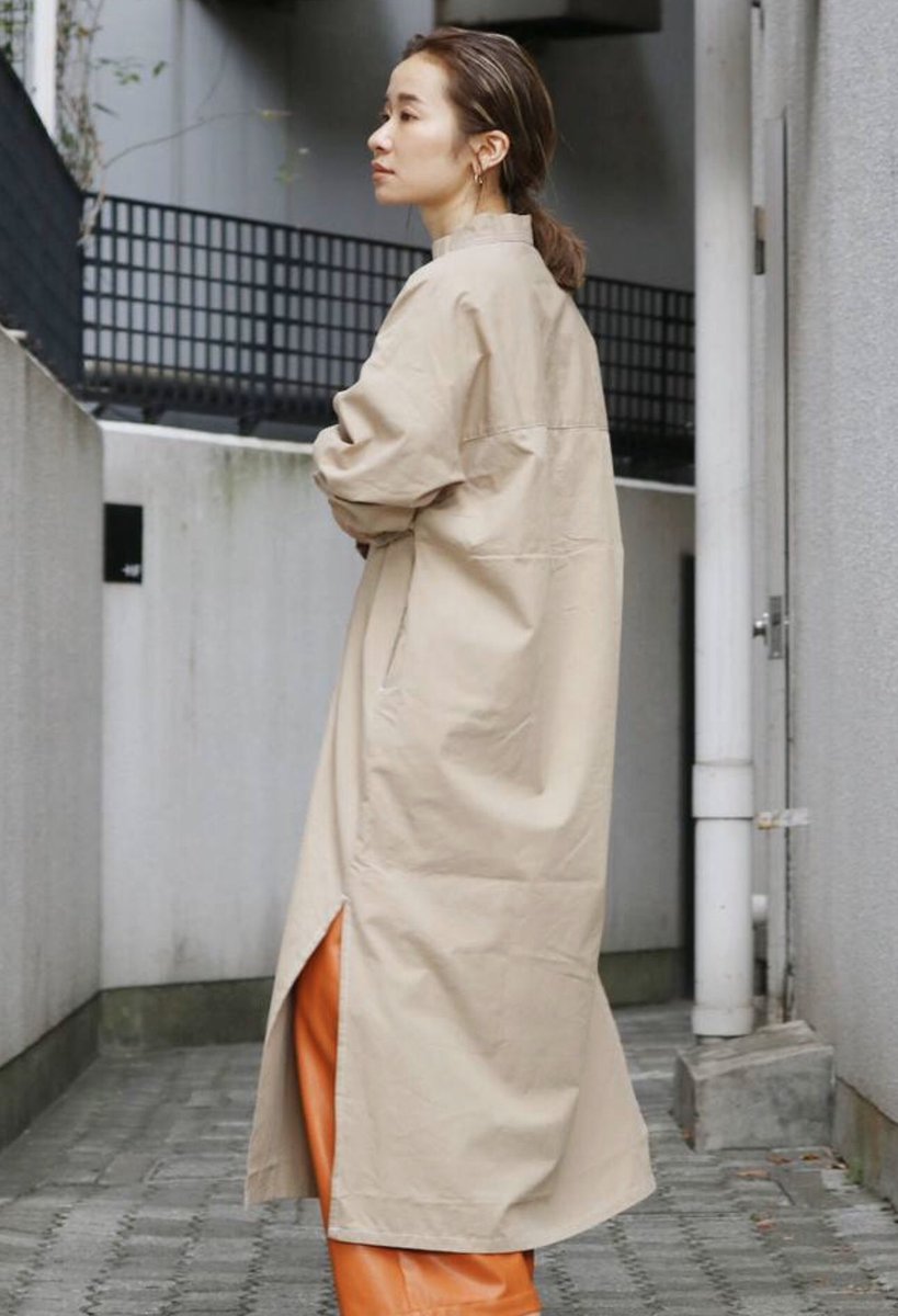 Ungridテラスモール湘南店 New Arrival Ungrid ユニバーサルオーバーオールのワンピースが出ました レイヤードしても可愛いですが スニーカーとの相性も抜群 Universaloverall別注butcherop Beg Khk 16 500 T Co Ycpv0jeo8o