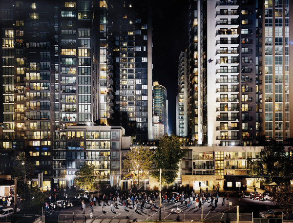 How do you feel about crowds and public spaces? 
This issue of Education Matters explores Simon Terrill's 'Crowd Theory - Southbank' from the collections of La Trobe University. Education Matters: Edition #10 - mailchi.mp/latrobe.edu.au…