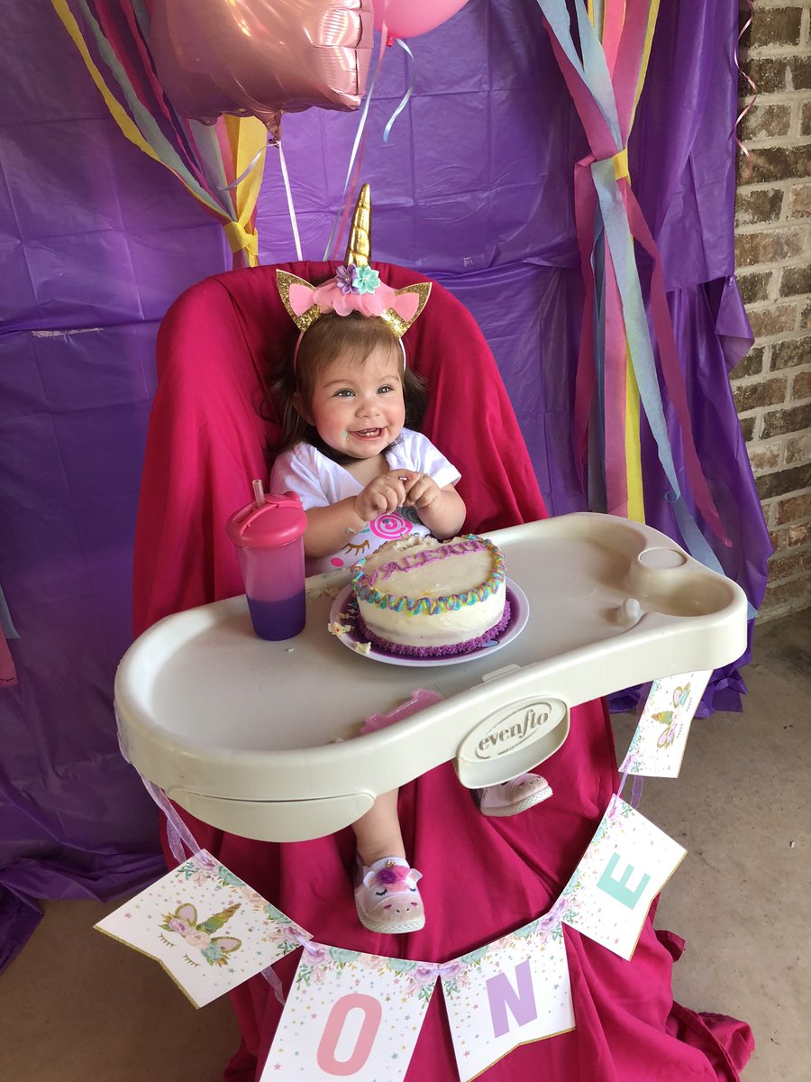 evtaylor_'s tweet photo. One year ago —-> today. My miracle baby. Happy birthday baby girl. You’ve changed my whole world!! Blessed more than I can believe 💗🦄 https://t.co/NDu9RaKDMS