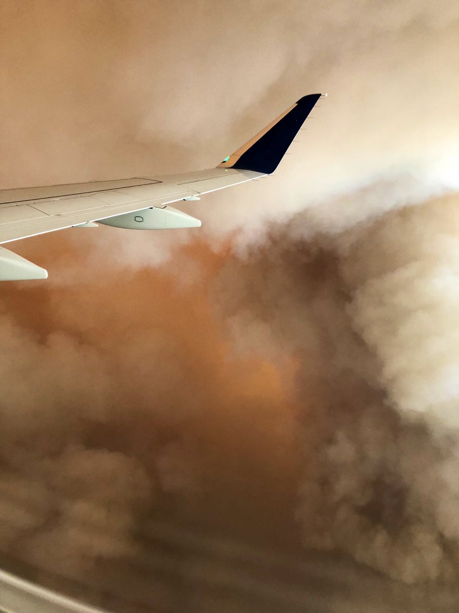 oliverdarcy's tweet photo. Family member flying out of California this evening just sent along these photos from the flight. She said passengers could smell the smoke from the wildfires in the cabin. https://t.co/ssHjcjzZwc