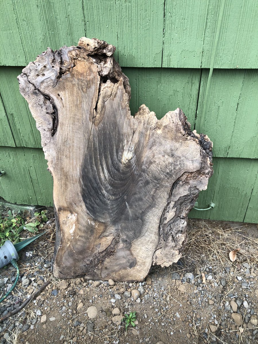 lilbadsnacks's tweet image. I went furniture shopping the other day and saw a live/edge coffee table for $252 and I was like “fuck this I can make a coffee table for way less” so here is the coffee table I made on $75 worth of materials 🙂