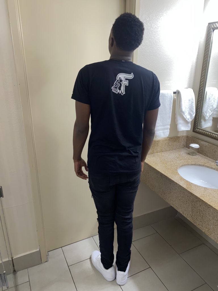 B_swervooo's tweet photo. I”m blessed to be able to make it to see 22 ❤️🤞🏾... I just wish you was here to celebrate it with me Kenny ... every since you been gone Its been hard I haven’t felt right I felt lost but I know you watching over me 🕊 #foreignforever https://t.co/0CPNzkTKtj
