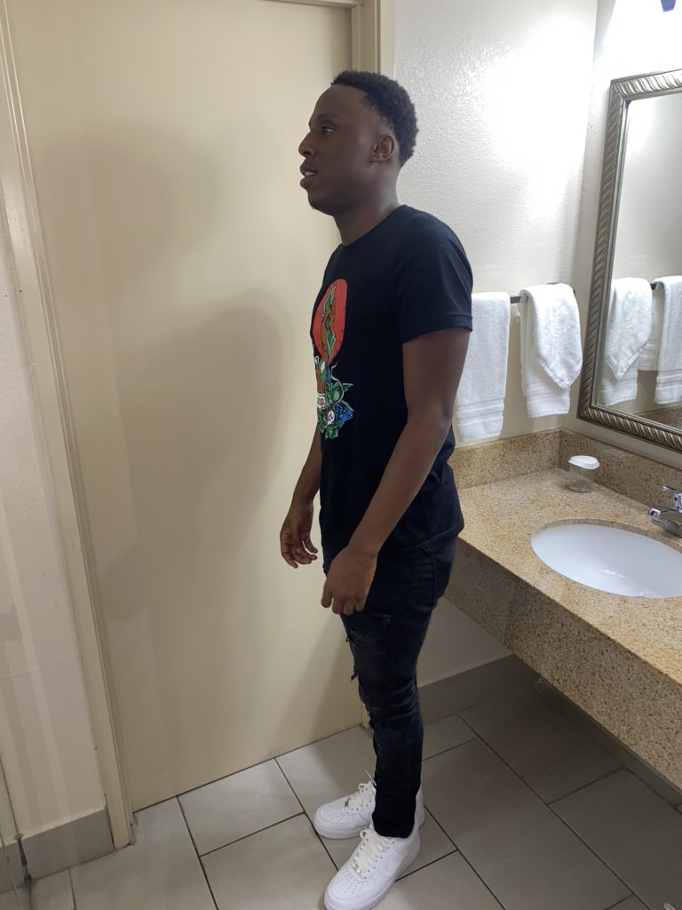 B_swervooo's tweet photo. I”m blessed to be able to make it to see 22 ❤️🤞🏾... I just wish you was here to celebrate it with me Kenny ... every since you been gone Its been hard I haven’t felt right I felt lost but I know you watching over me 🕊 #foreignforever https://t.co/0CPNzkTKtj