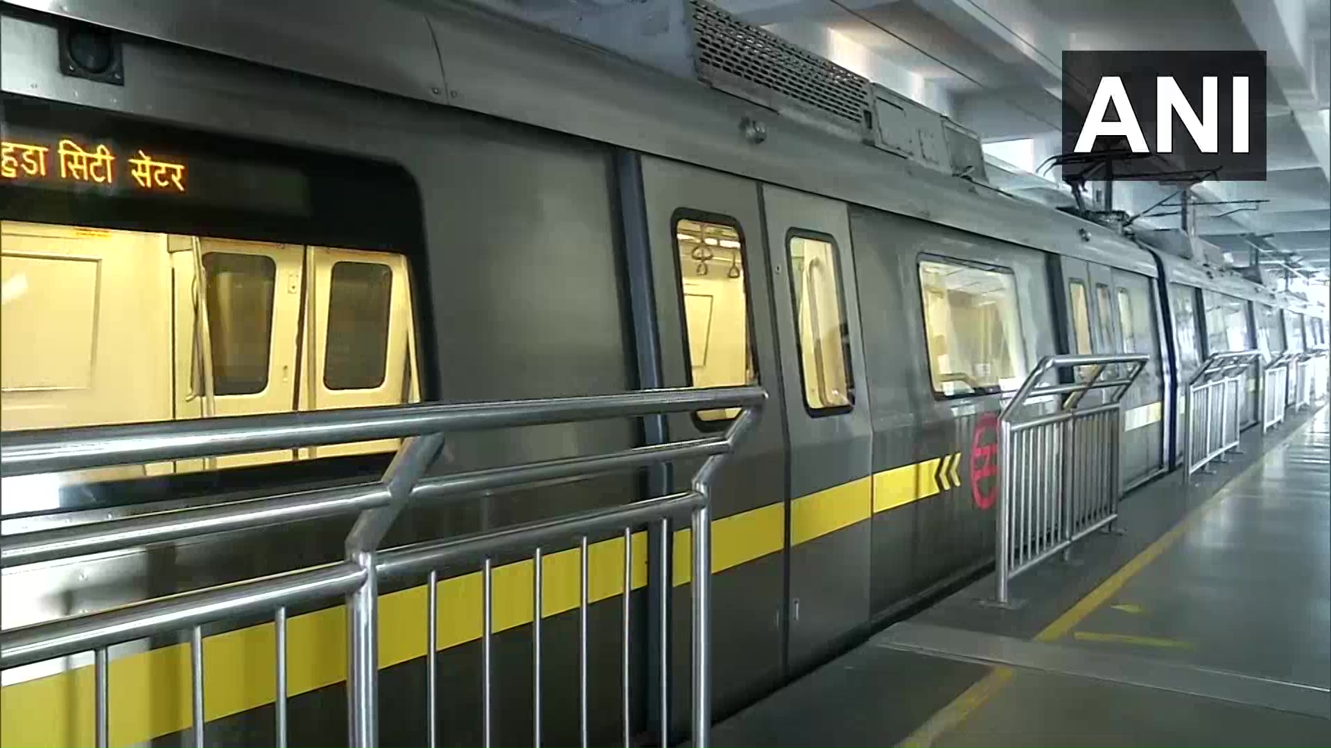 Metro Unlock 169 दिन बाद दौड़ी मेट्रो तस्वीरों में देखिए सफर का बदला