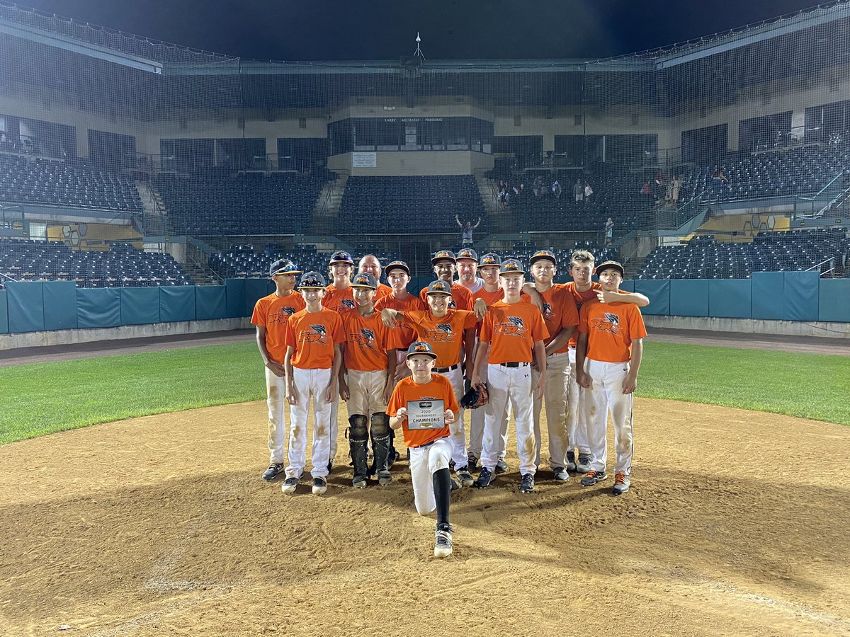 ColonialLeag's tweet image. Congrats to the 14u Road Runners for taking home the hardware with a win over the CT Mayhem in the final game of the night from @NBStadium